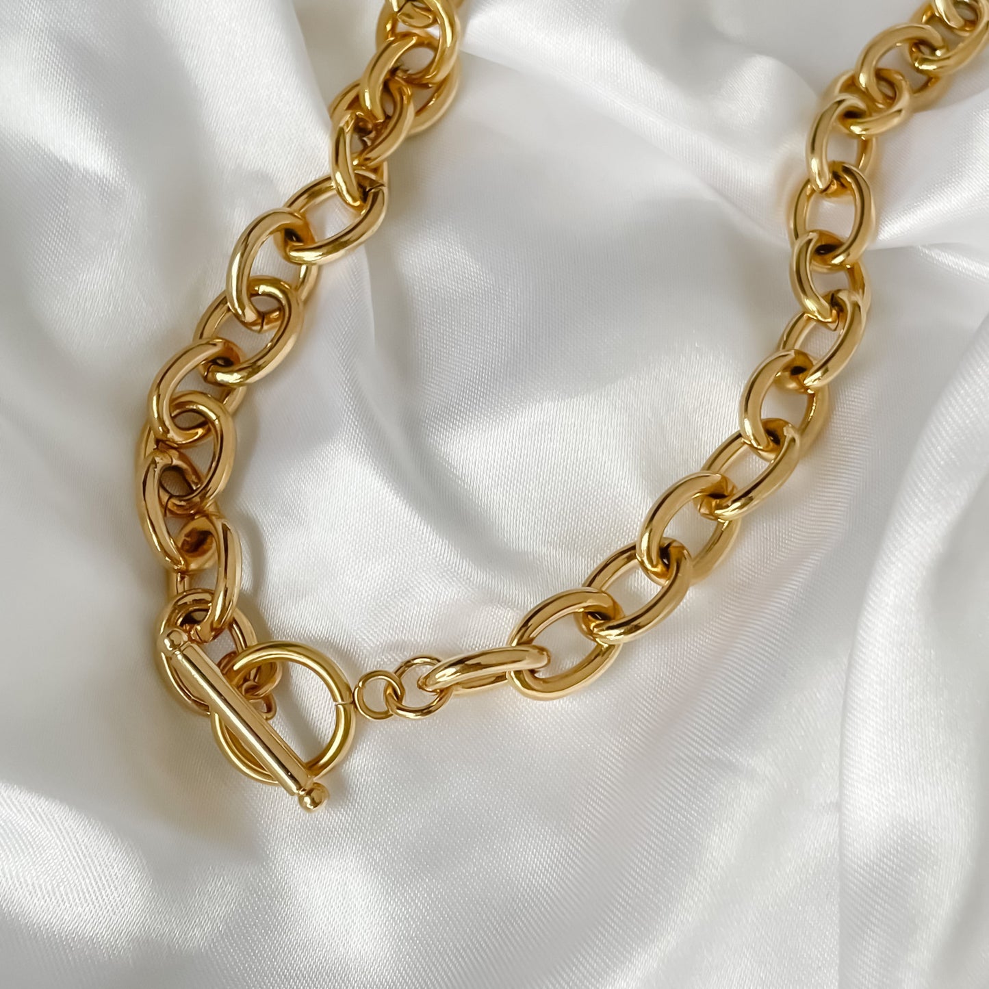 Thick Toggle Necklace